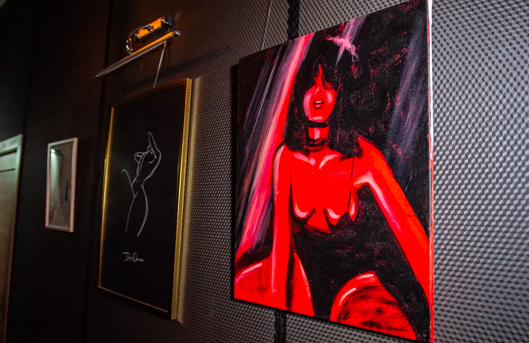 Фото Голые женщины и мужчины. В Новосибирске открылась выставка эротических картин – 15 кадров только для взрослых 14 - Сиб.ФМ Фото Голые женщины и мужчины. В Новосибирске открылась выставка эротических картин – 15 кадров только для взрослых 14